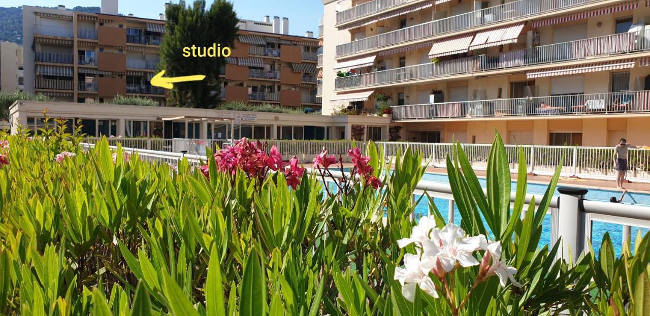 Apartament Les Caroubiers Roquebrune-Cap-Martin Zewnętrze zdjęcie